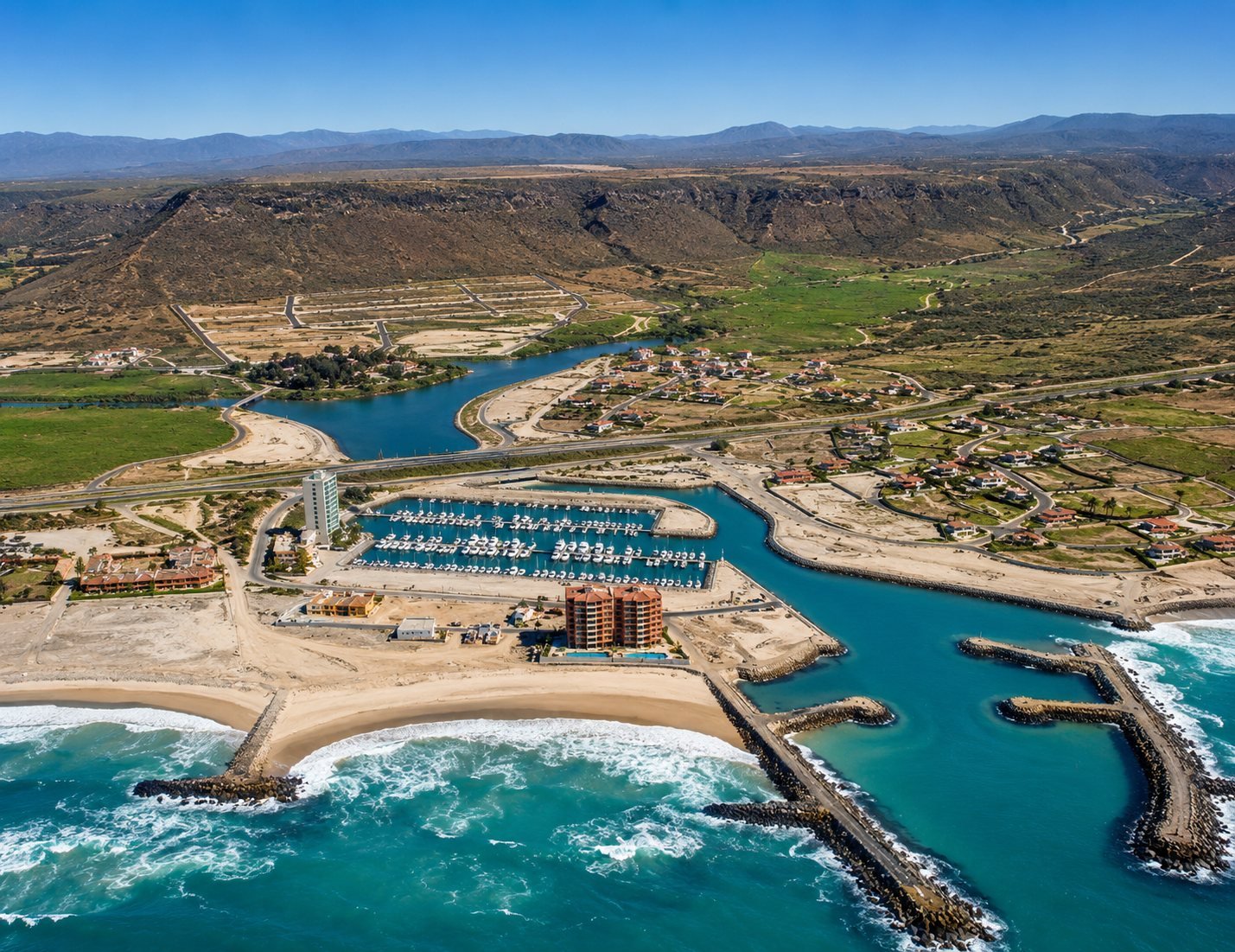 Puerto Salina, marina en Ensenada, Baja California
